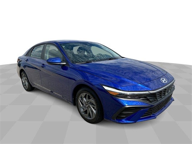 2024 Hyundai Elantra SEL photo 2