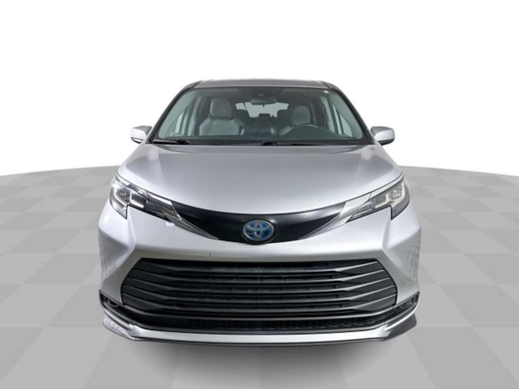 Used 2021 Toyota Sienna LE 8 Passenger Minivan/Van