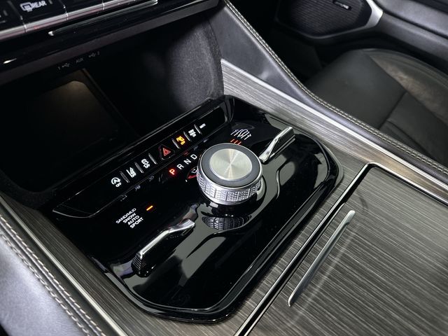 2024 Jeep Wagoneer L Series III - Photo 16