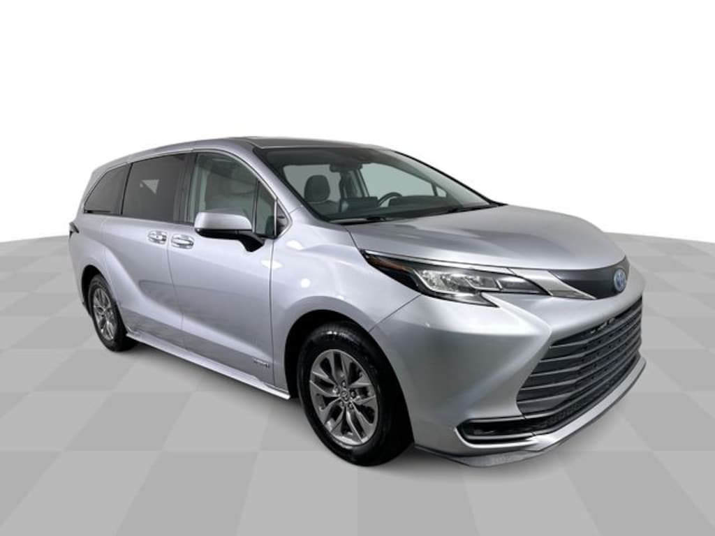 Used 2021 Toyota Sienna LE 8 Passenger Minivan/Van