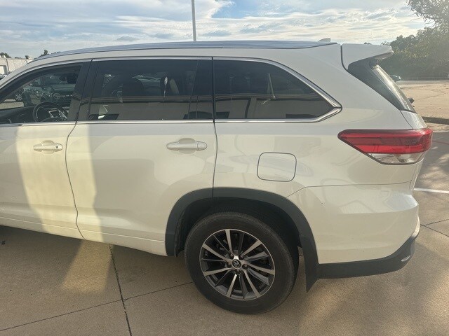 2018 Toyota Highlander SE XLE photo 2