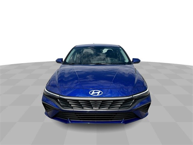 2024 Hyundai Elantra SEL photo 3