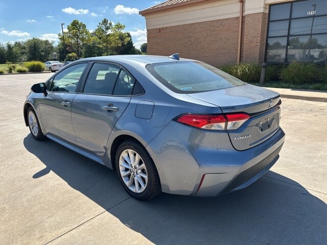 2022 Toyota Corolla LE photo 3