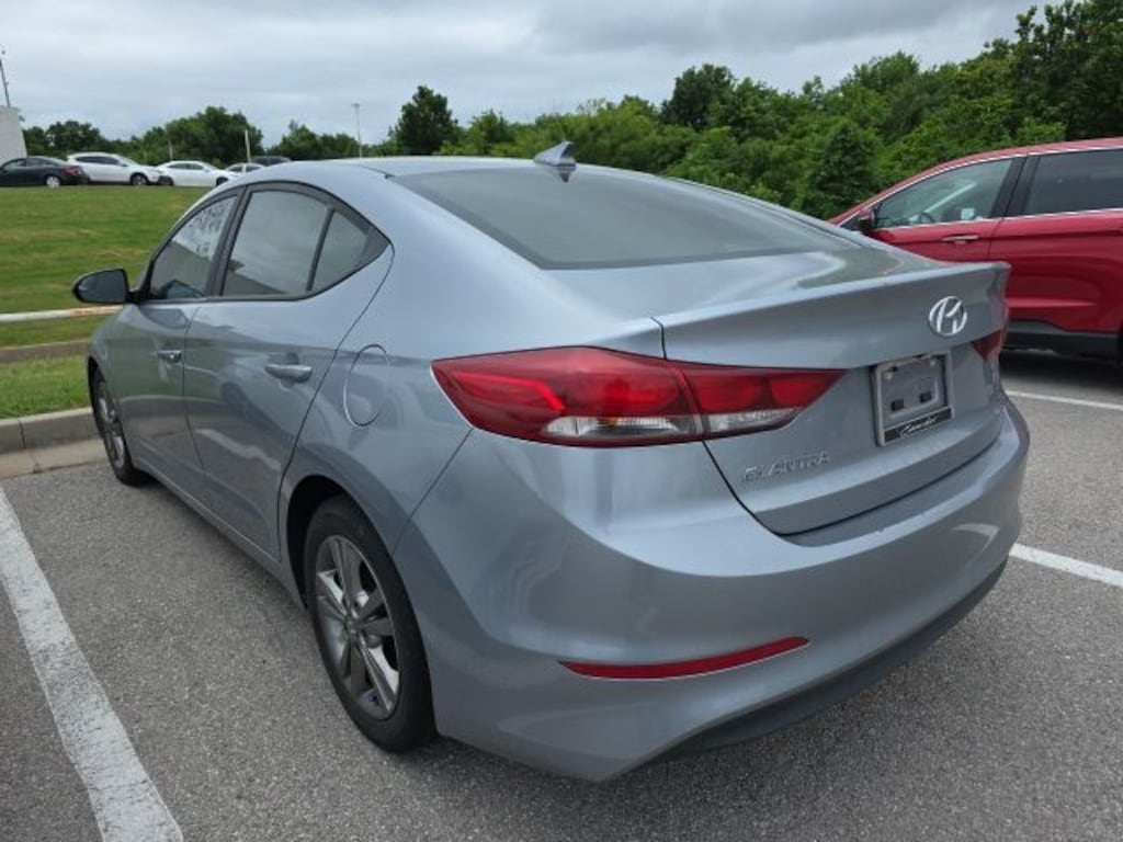 Used 2017 Hyundai Elantra SE Sedan