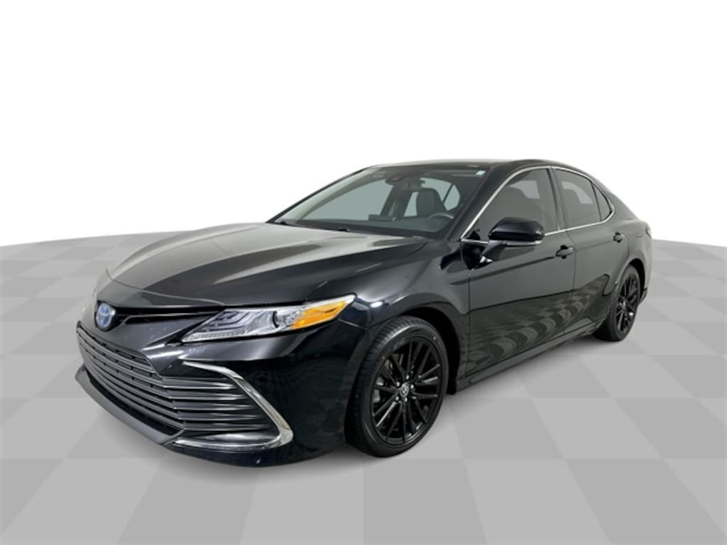 Used 2022 Toyota Camry Hybrid XLE Sedan
