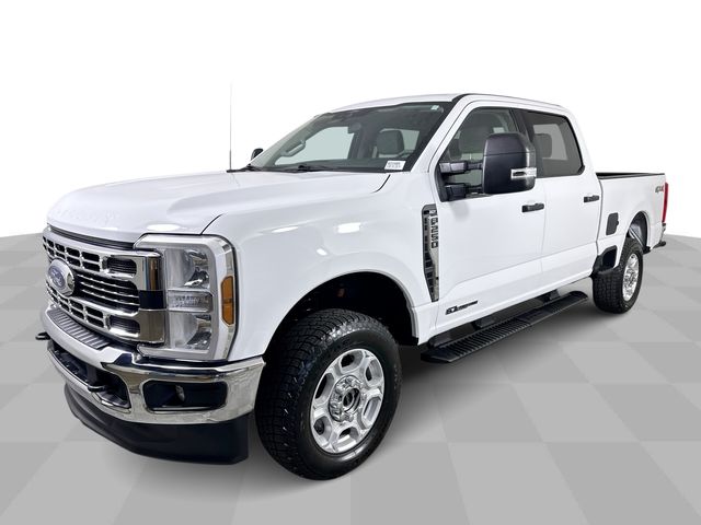 Oxford White 2025 Ford F-250 Super Duty Pickup Truck Four-Wheel Drive Automatic