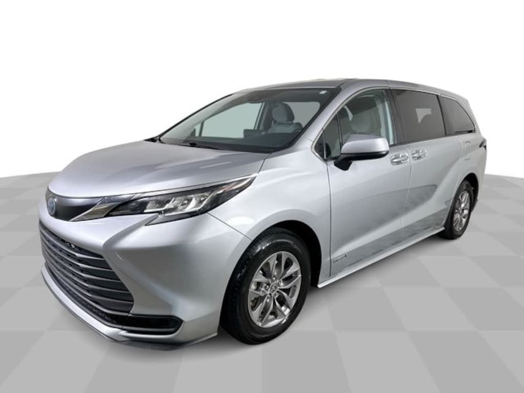 Used 2021 Toyota Sienna LE 8 Passenger Minivan/Van