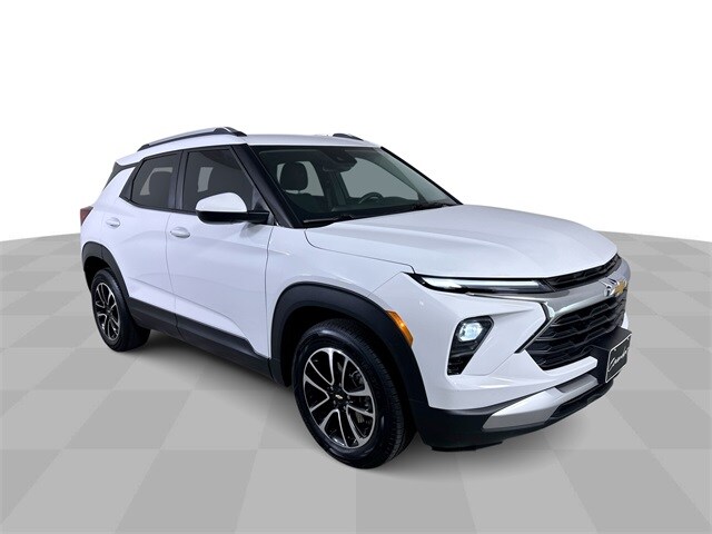 2024 Chevrolet Trailblazer LT photo 2
