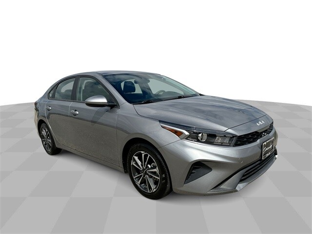 2024 Kia Forte LXS photo 2
