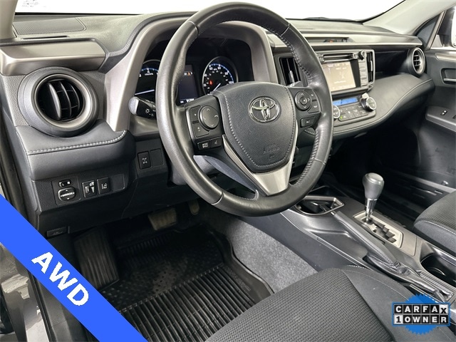 Used 2018 Toyota RAV4 XLE with VIN JTMRFREV2JJ231573 for sale in Midwest City, OK