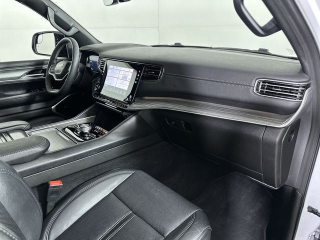 2024 Jeep Wagoneer L Series III - Photo 30