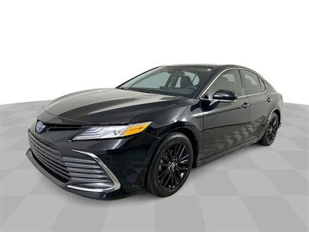 2022 Toyota Camry Hybrid XLE