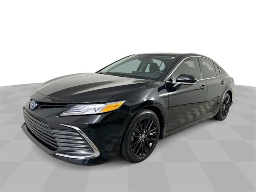 Used 2022 Toyota Camry Hybrid XLE