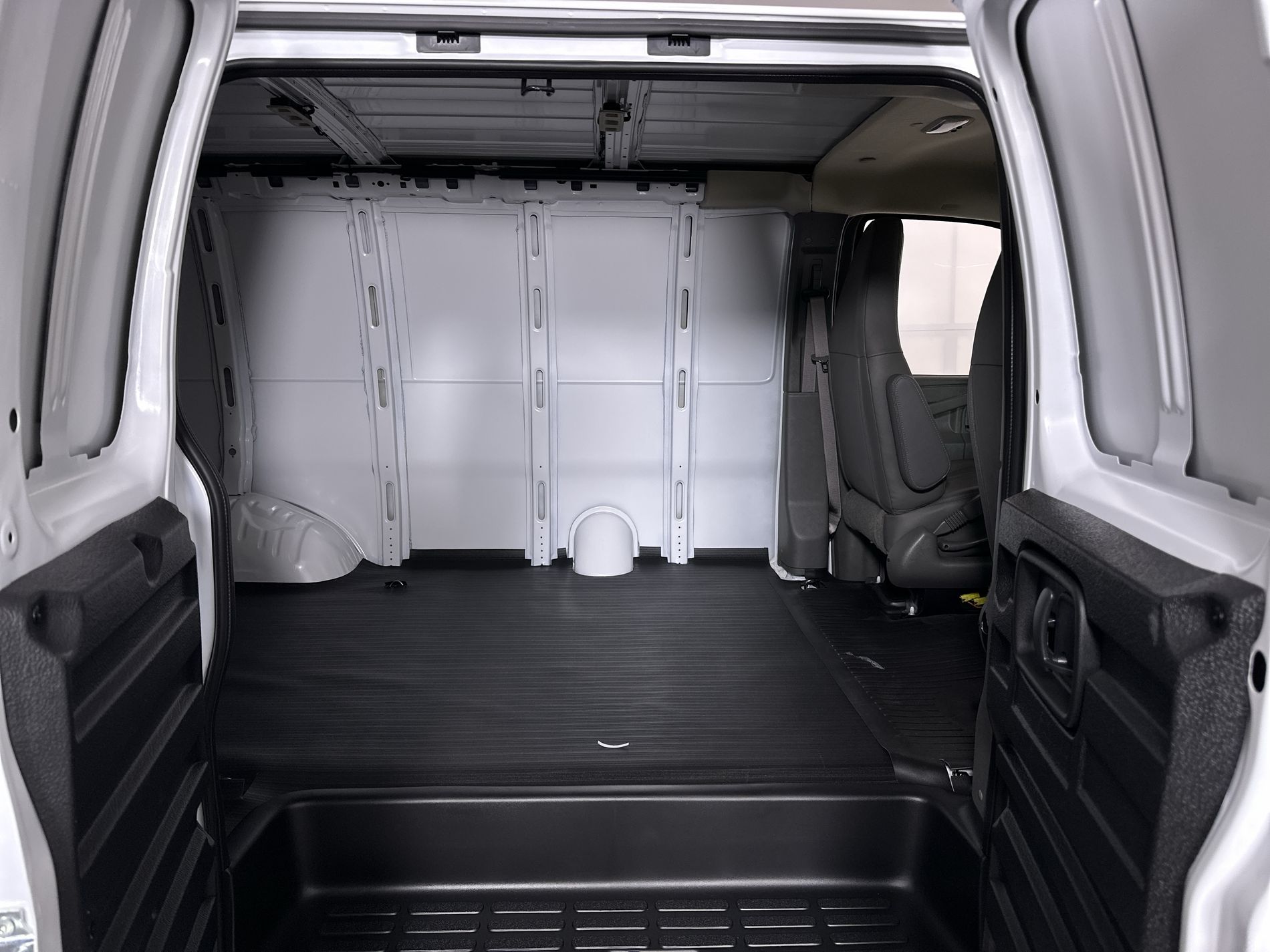 2025 Chevrolet Express Cargo Work Van - Photo 57