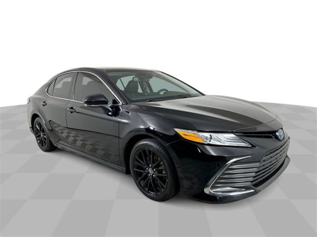 Used 2022 Toyota Camry Hybrid XLE