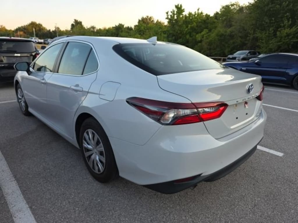 Used 2022 Toyota Camry Hybrid LE