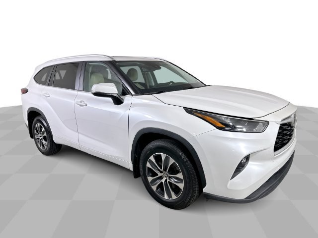 Used 2024 Toyota Highlander LE