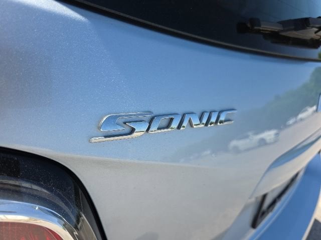 2018 Chevrolet Sonic LT - Photo 10
