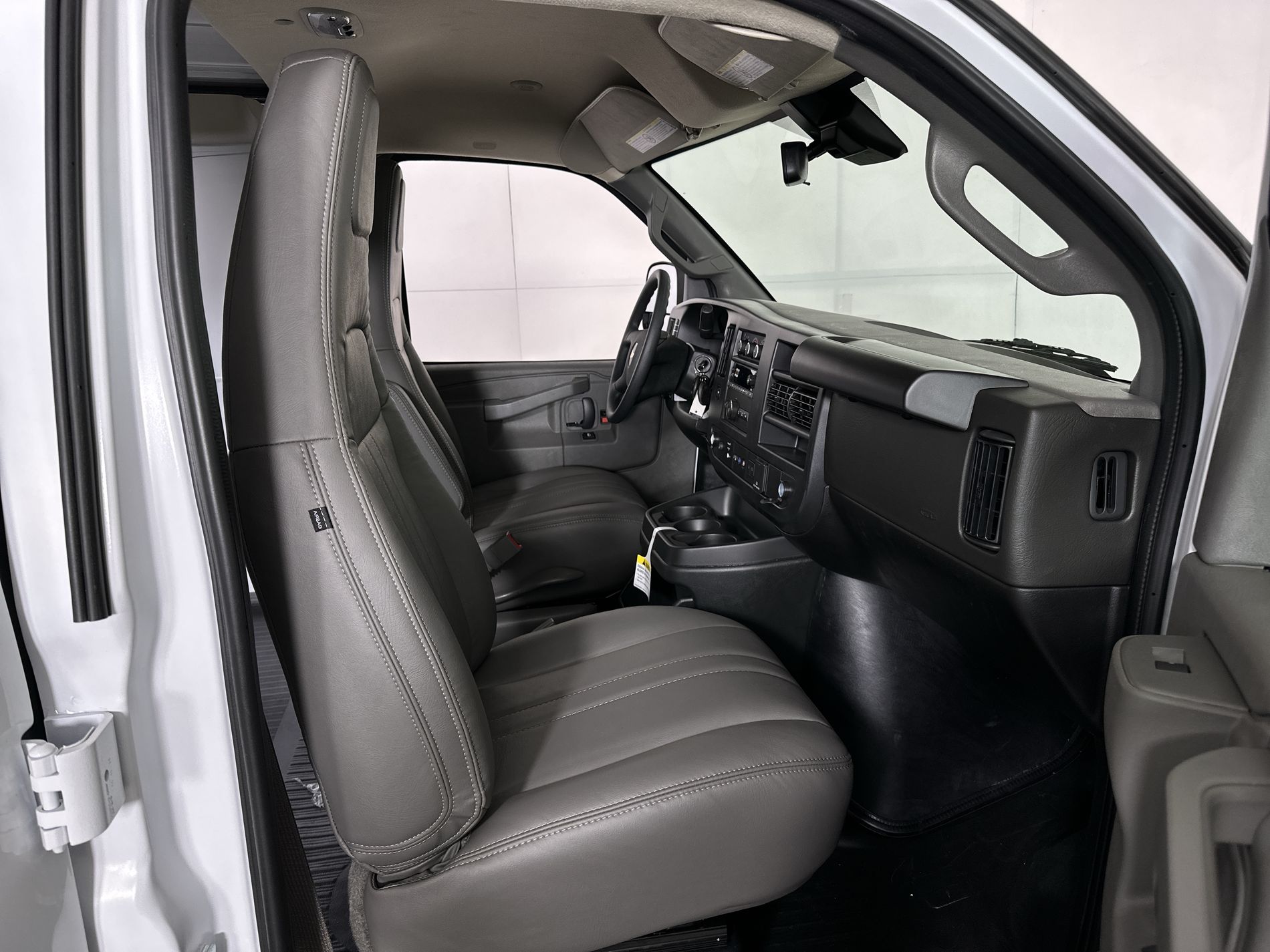 2025 Chevrolet Express Cargo Work Van - Photo 58