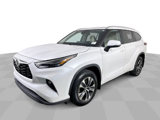 Used 2024 Toyota Highlander LE