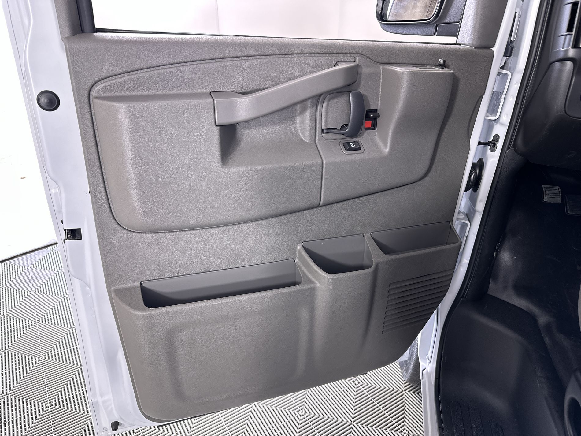 2025 Chevrolet Express Cargo Work Van - Photo 53