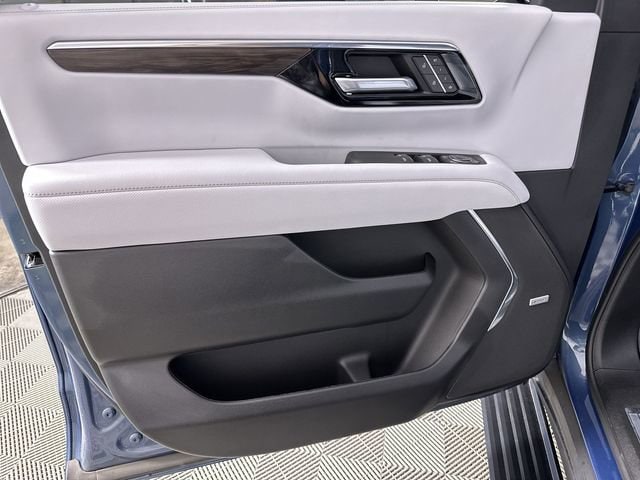 2025 Chevrolet Tahoe Premier - Photo 24