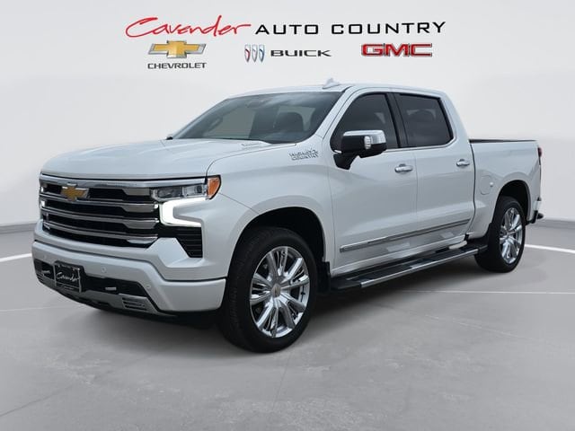 White (Iridescent Pearl Tricoat) 2025 Chevrolet Silverado 1500 High Country Crew Cab RWD Pickup Truck 4X2 10-Speed Automatic