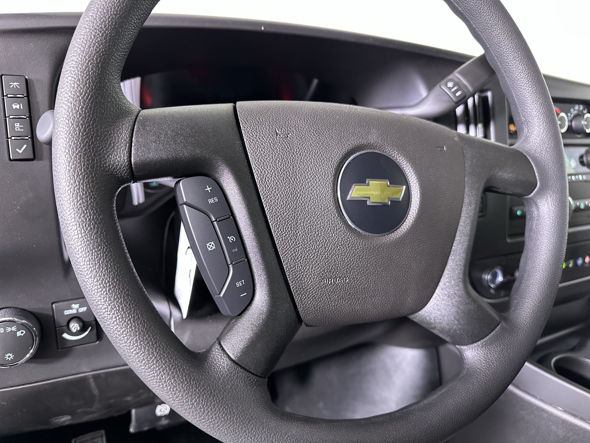 2025 Chevrolet Express Cargo Work Van - Photo 44