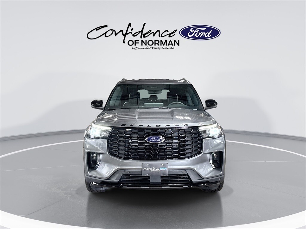 2025 Ford Explorer ST-Line photo 2