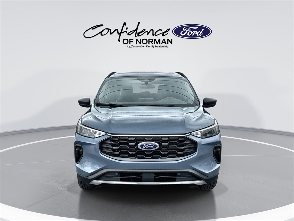2025 Ford Escape ST-Line photo 2