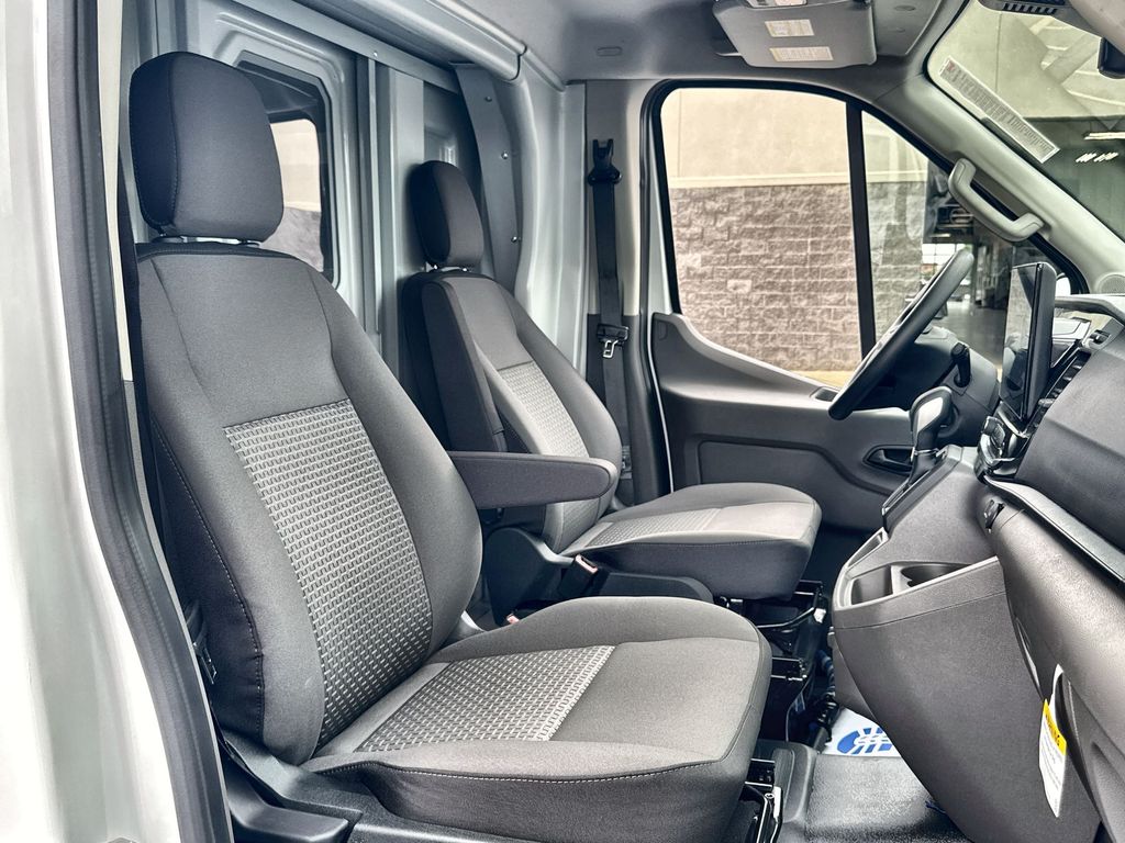 2025 Ford Transit Cutaway Base - Photo 31