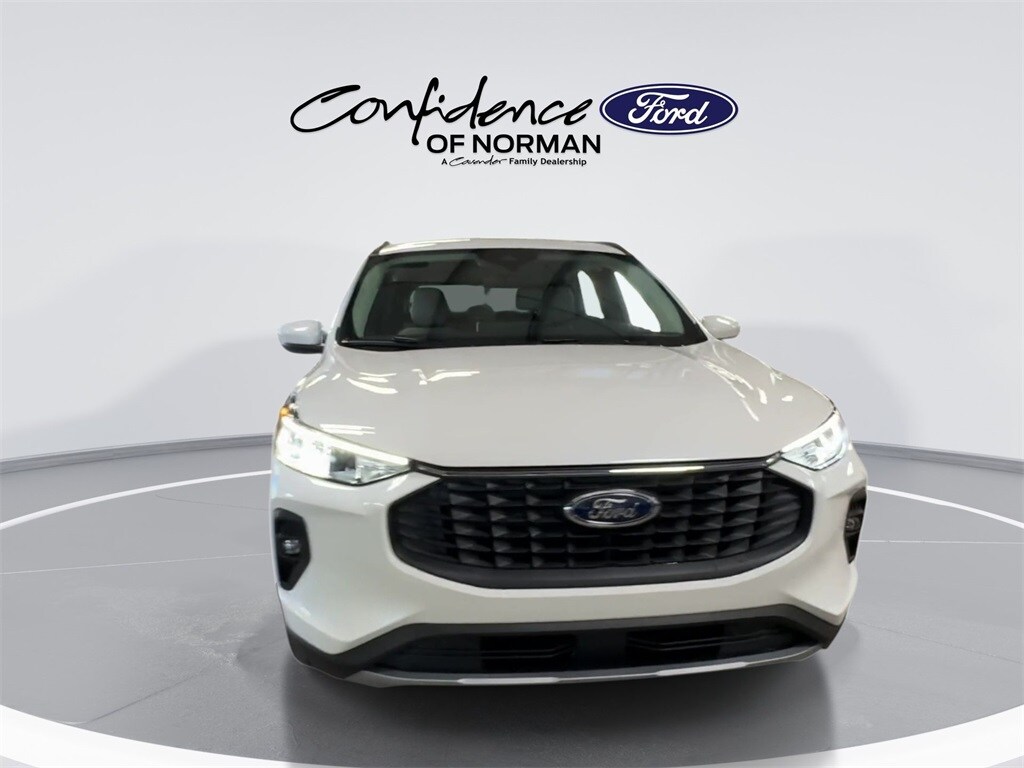 2025 Ford Escape Plug-In Hybrid photo 3