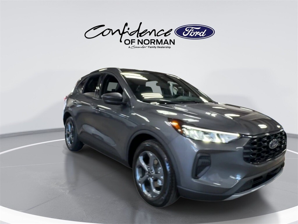 2025 Ford Escape ST-Line photo 2