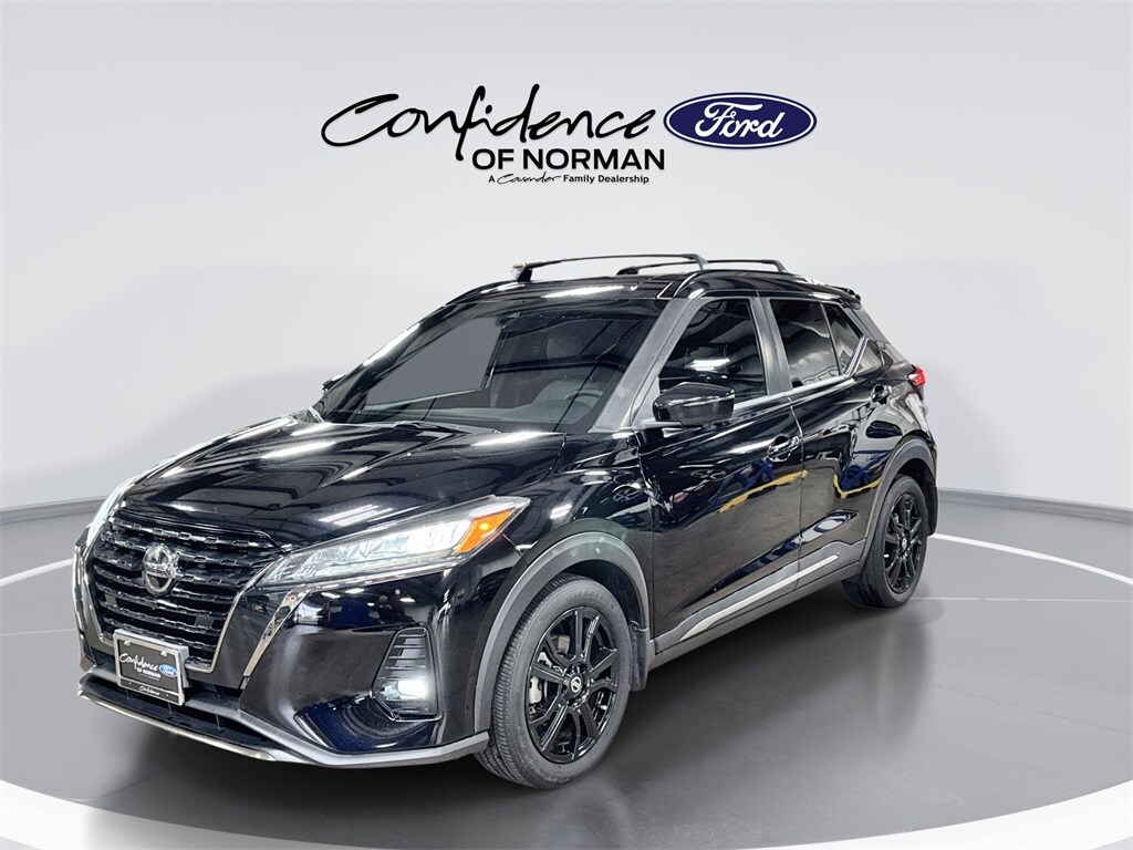 2021 Nissan Kicks SR photo 2