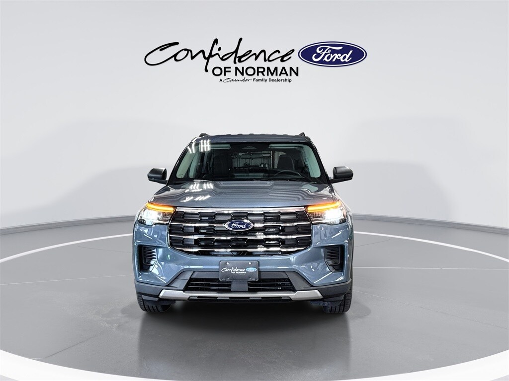 2025 Ford Explorer photo 2