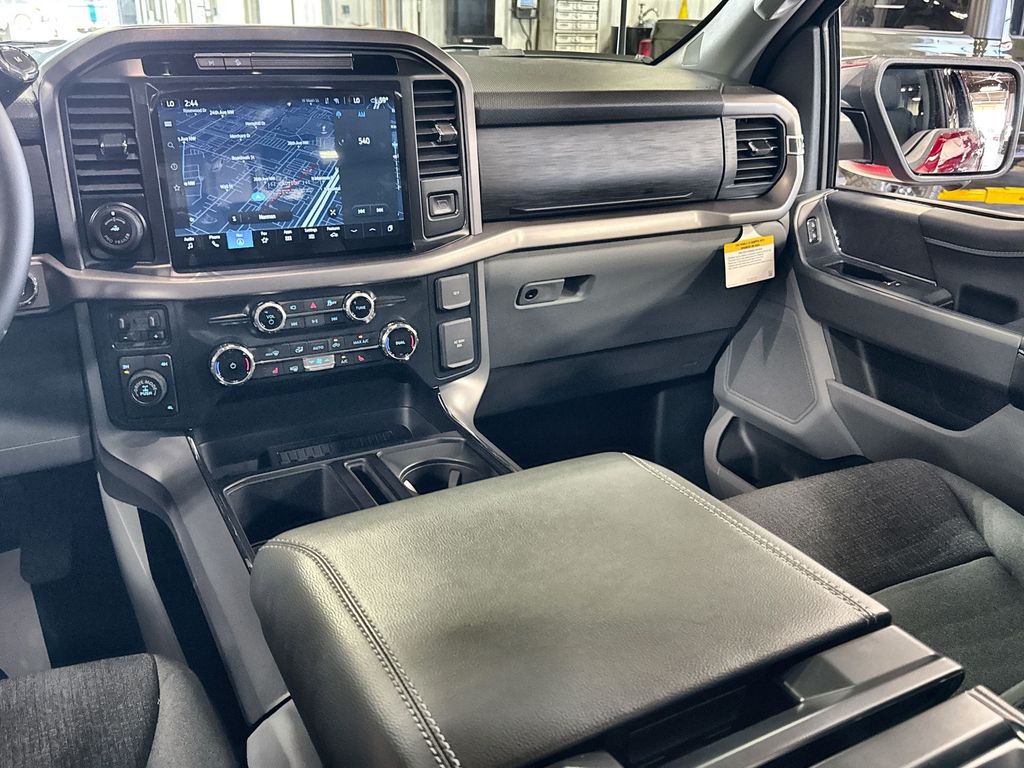 2025 Ford F-150 XLT - Photo 28