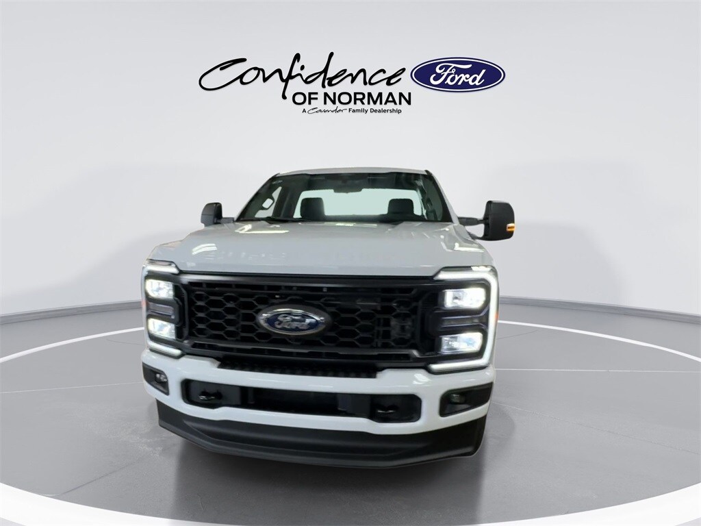 2025 Ford F-350 photo 3