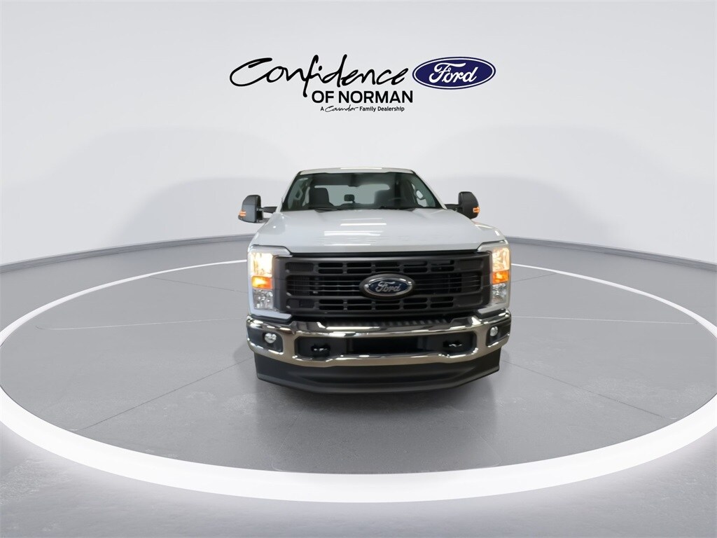 2025 Ford F-250 photo 3