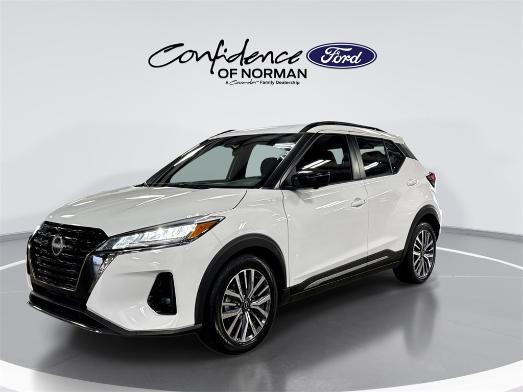 2024 Nissan Kicks SR photo 2