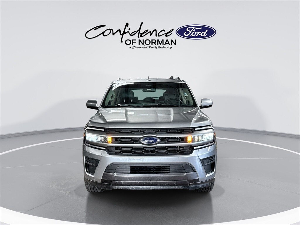 2024 Ford Expedition XLT photo 2