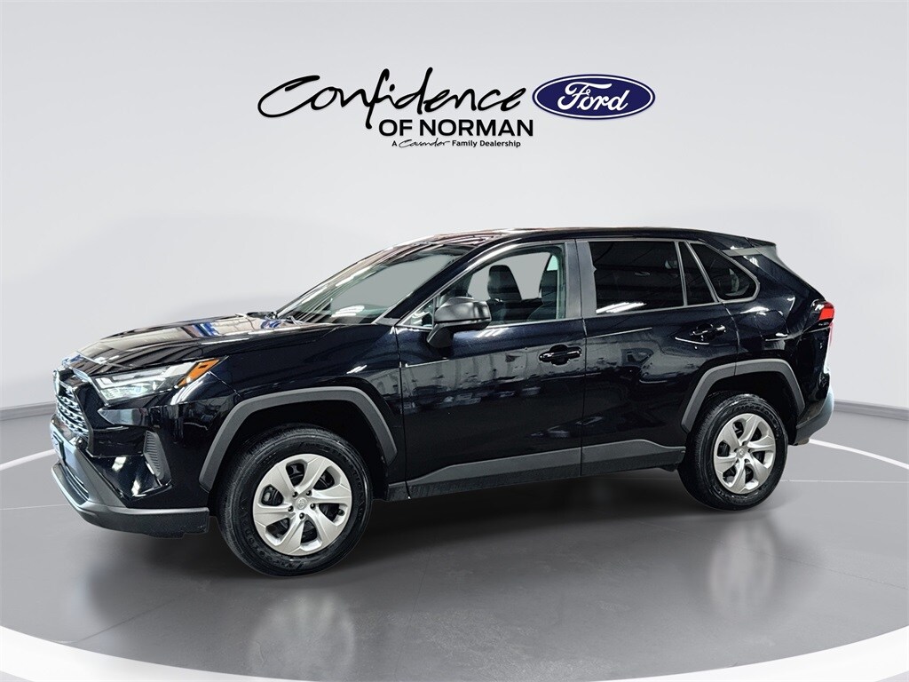 2024 Toyota RAV4 LE photo 4