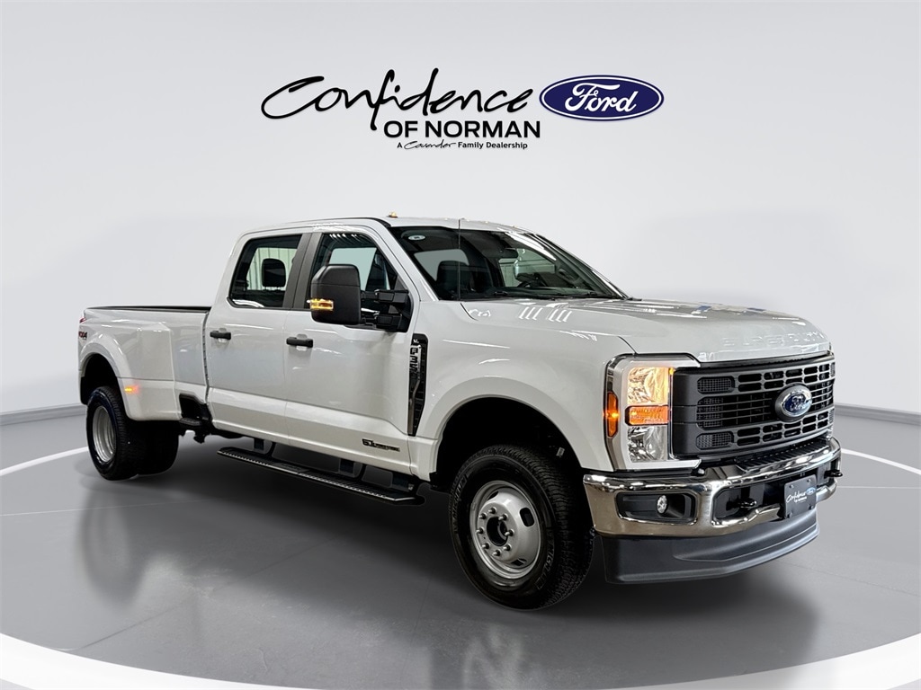 2026 Ford F-350 Super Duty XL's photo