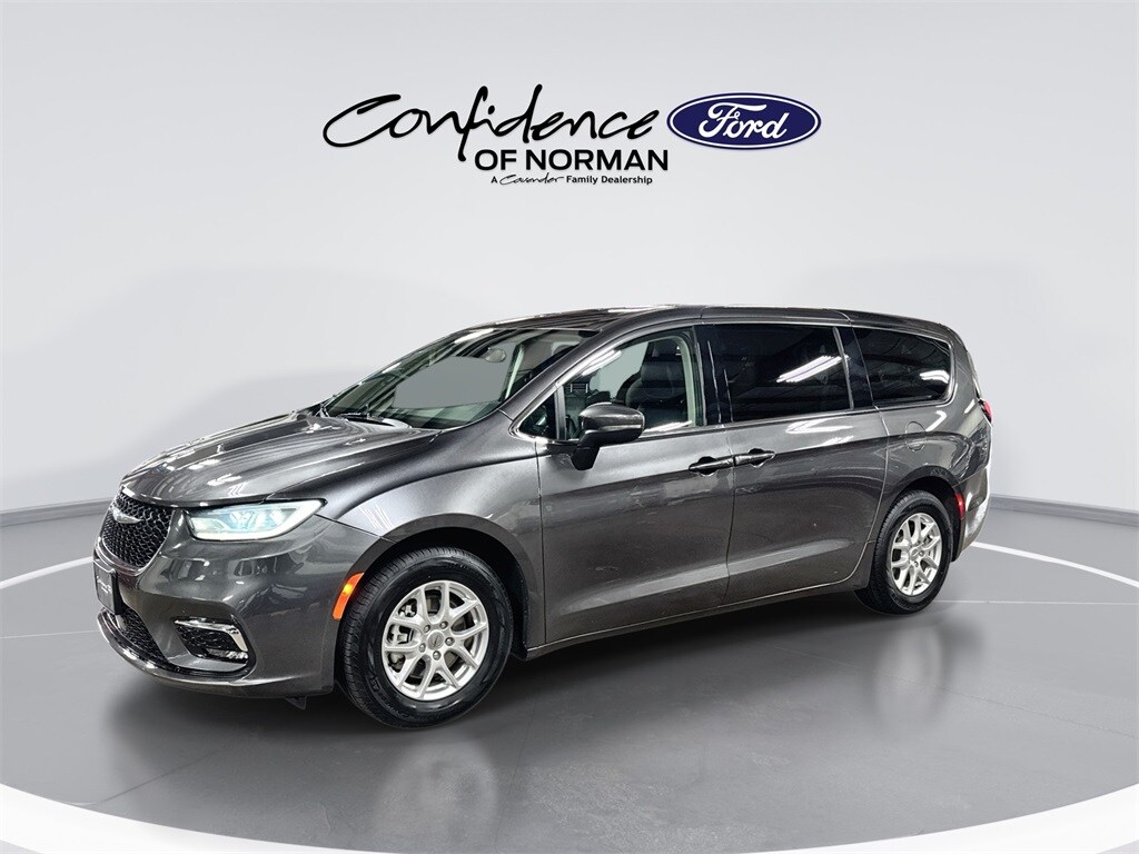 Used 2023 Chrysler Pacifica Touring L Minivan/Van