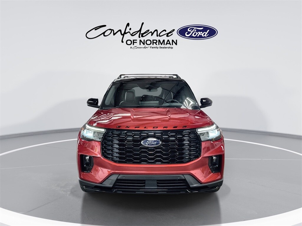 2025 Ford Explorer ST-Line photo 2
