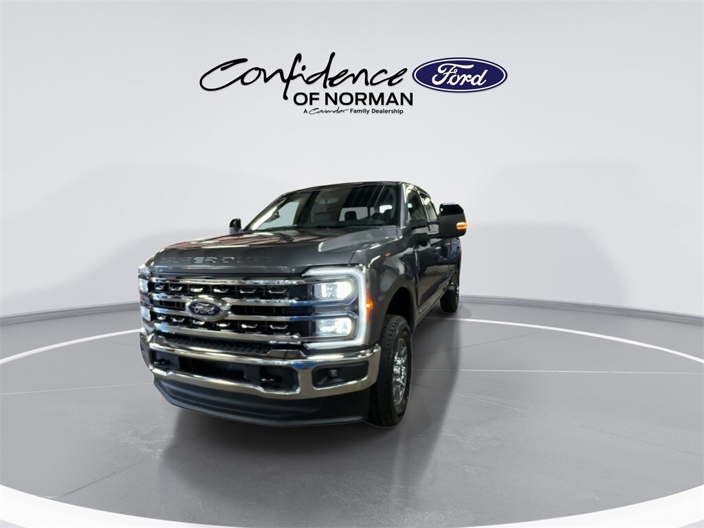 2025 Ford F-350 Lariat photo 4