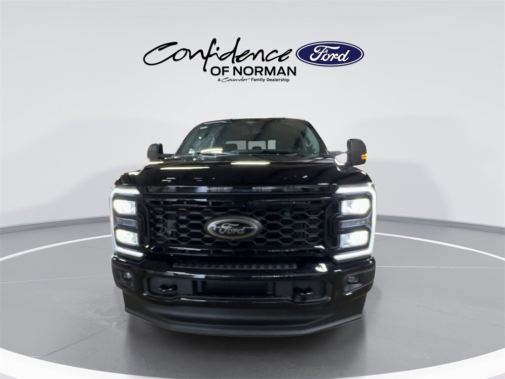 2025 Ford F-250 photo 3