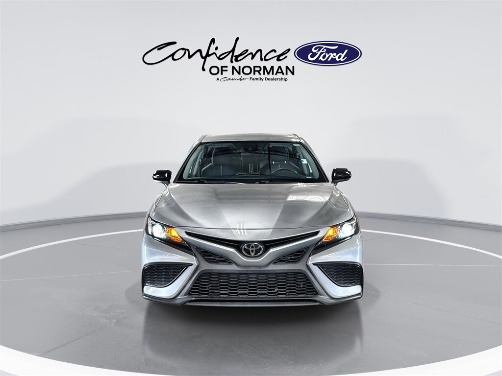 2021 Toyota Camry SE photo 2