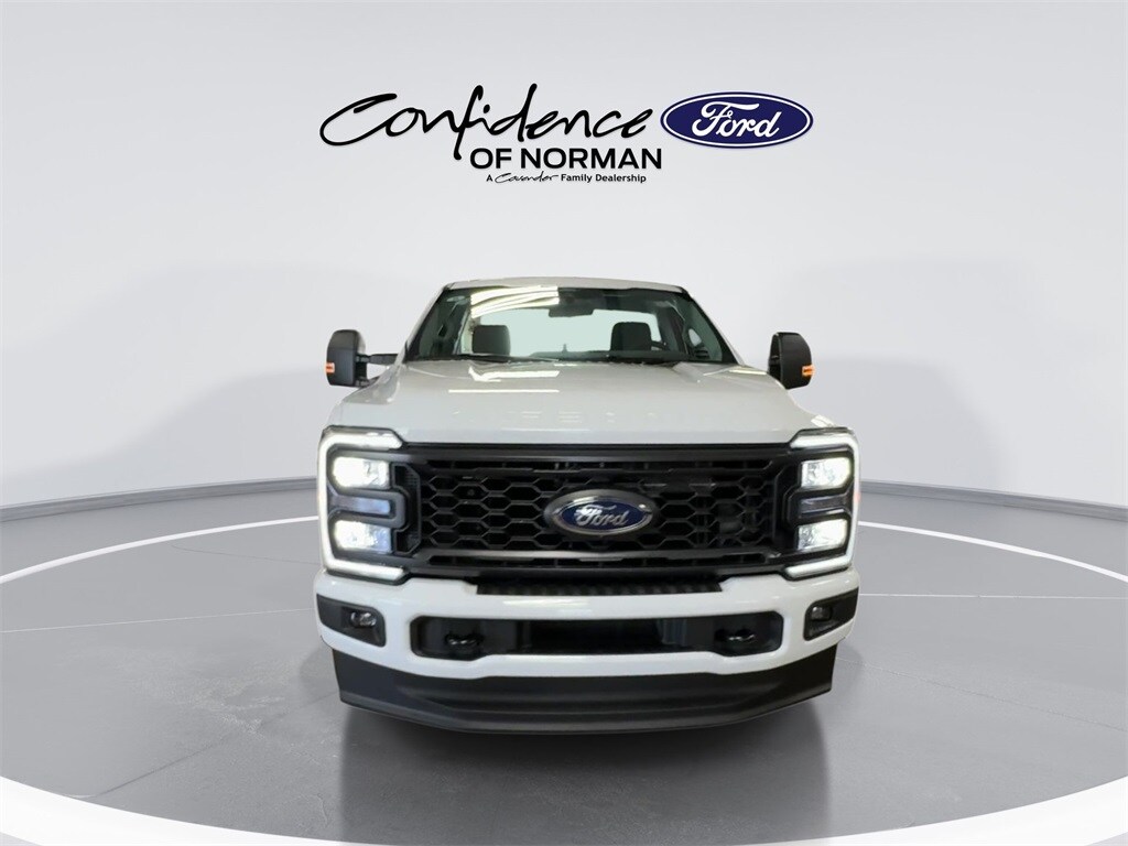 2025 Ford F-350 photo 3