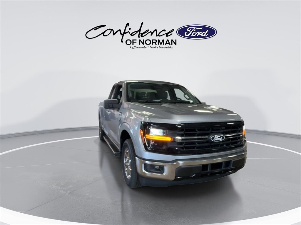 2025 Ford F-150 XLT photo 2