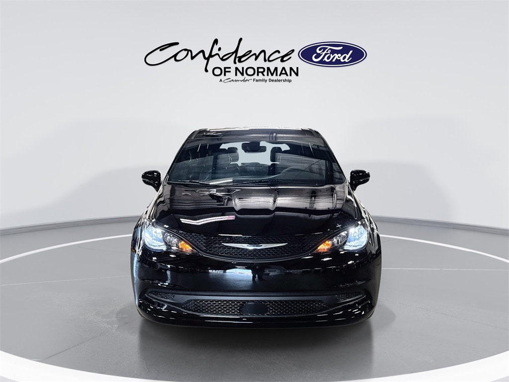 Used 2025 Chrysler Voyager LX Minivan/Van